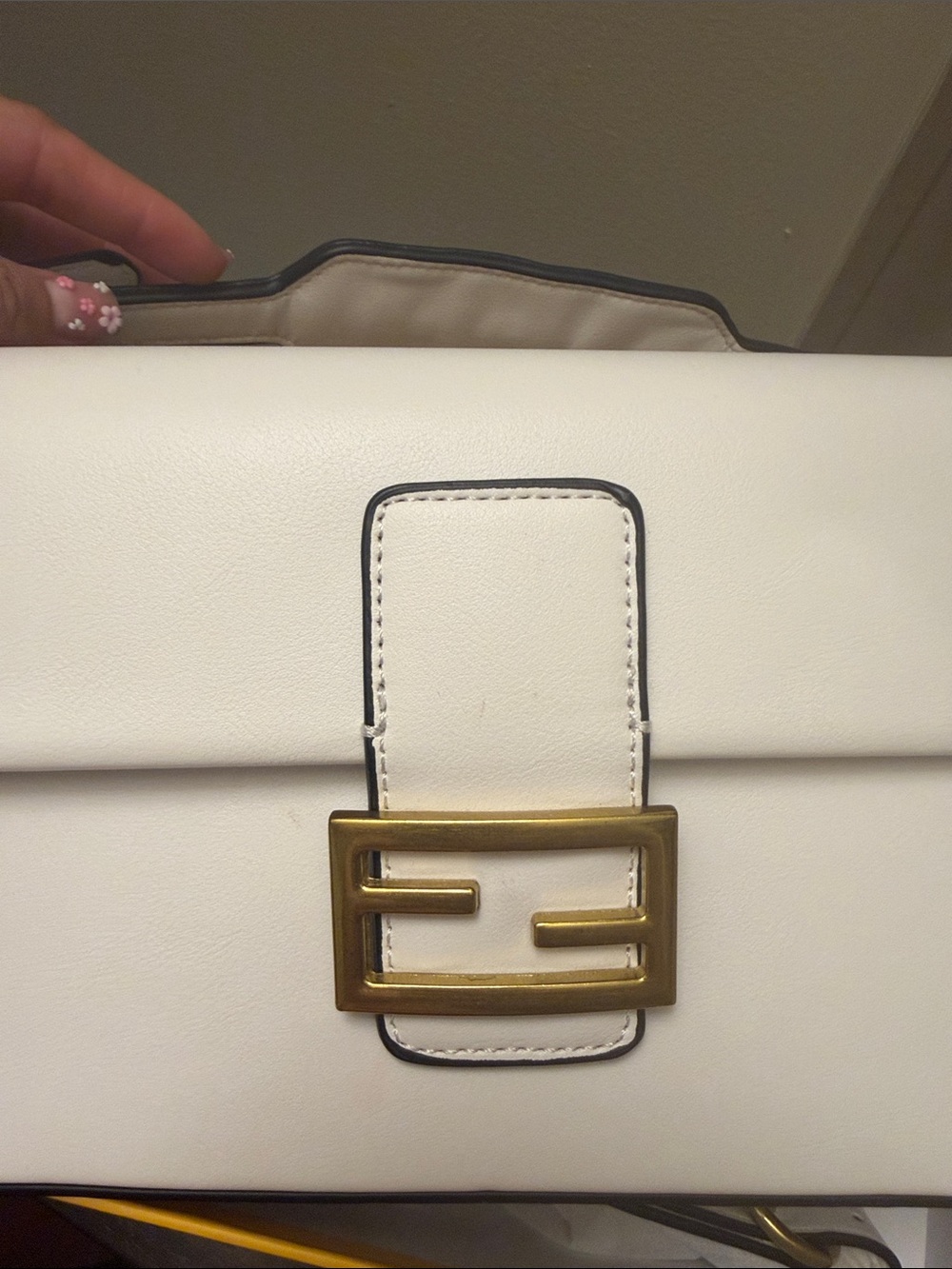 Fendi White Leather Shoulder Bag with Gold Hardware - Picture 3 of 15